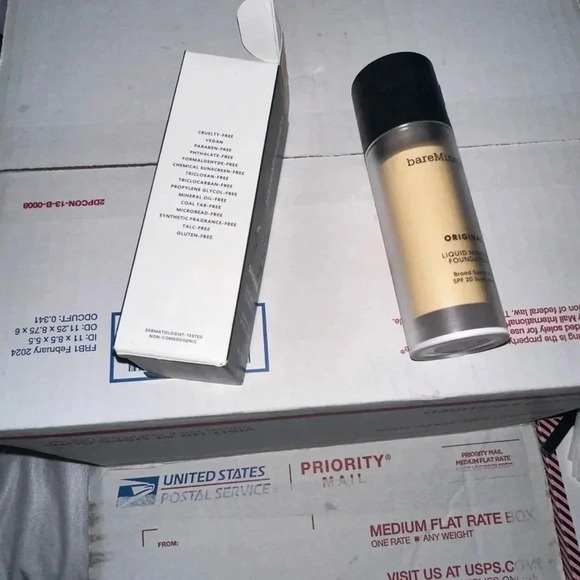 bareMinerals Original Liquid Mineral Foundation SPF 20: Fairly Light 03 - Picture 4 of 4